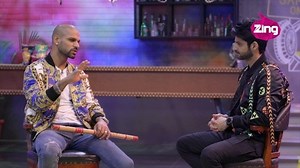 Music ek aisi cheez hai that soothes the mind aur kuch aisa hi relation hai Shikhar aur music ka. Watch Shikhar playing the flute on the finale episode of #ZingGameOn tonight at 7 PM. Shikhar Dhawan Karan Wahi ZEE5 Haldiram's Nagpur | Zing!