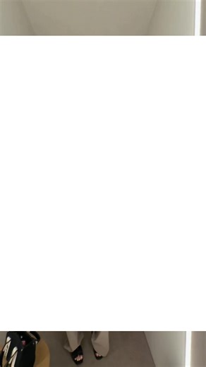 Peep the cheeky try on