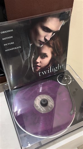 supermassive black hole by muse on twilight’s original motion picture soundtrack 🌌🌑 #twilight #twilightmovie #vinyl #fyp #muse