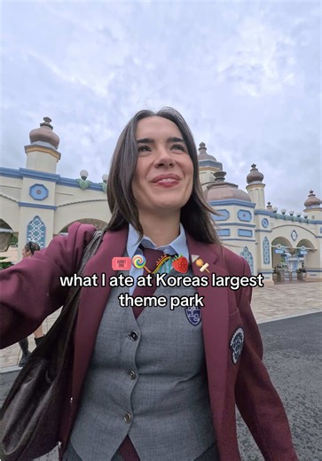 if you’re coming to Everland, highly HIGHLY recommend booking w/ @Klook AU & NZ 🎢🎟️🍓#themepark #everland #korea #seoul #foodie