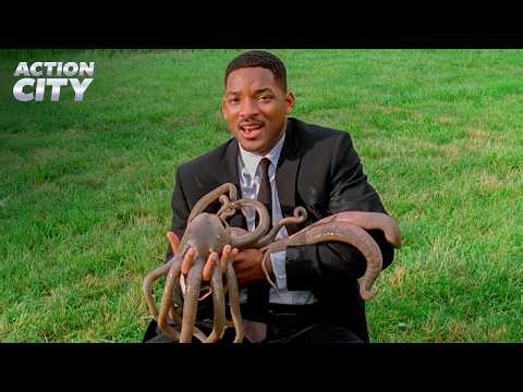 Agent J Delivers an Alien Baby | Men in Black (Will Smith, Tommy Lee Jones)