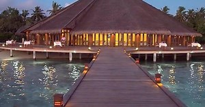 Top 10 Honeymoon Destinations | Articles on WatchMojo.com