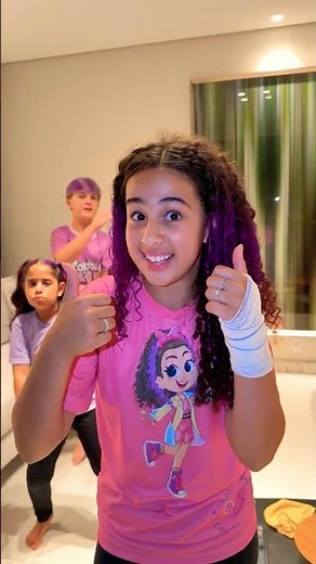 Who dances the Jamal dance step best in Sophia's Gang?