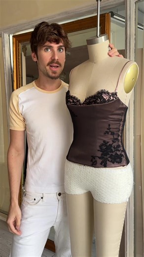 The Lilith Bustier was an expirement blending components of the Daydream bustier with an unexpected edge. I love the way the fishnet looks over the silk. There was actually supposed to be a matching skirt but I was honestly unsure how people would react to the bustier so I ended up cancling it :(