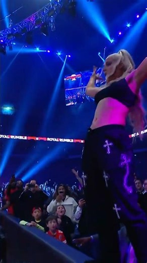 Michelle McCool surprises her daughter by entering the Royal Rumble Match