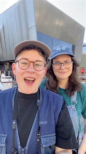 @sea.museum invited us to have a look around for National Bird Week 🦜 This incredible museum celebrates our connection with oceans, rivers and lakes and we spotted so many birds right in the heart of the city, many with fascinating maritime histories and adaptations: Tree Martin: Not as common as Welcome Swallows, but easy to see at the museum and have adapted to nesting on-site instead of tree hollows. Little Black Cormorant: Like all cormorants they’ve adapted to have ‘fish hook’ beaks to cat