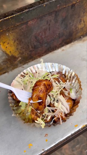 Body Builders भी खाने आते है ये Black Momos | Foodie insaan