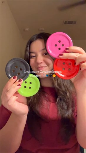 Lauraleii on Instagram: "🪡🧵🖤🎃 Coraline button coasters are not only for spooky season!! #halloween #coraline #art #airdryclay #diy"