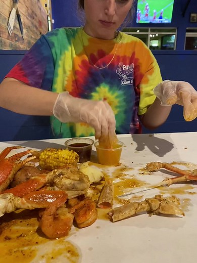 Mon-Fri 11am to 2pm achieve the perfect crab pull with 5 lunch specials for $15 each. Including our shrimp and crab mix bag! #🦞🦐🦀 #cajunboil messy is the best way to go! I #BoilLife #SeafoodBoil #CrabBoil #ShrimpBoil #CrawfishBoil #LobsterBoil #SeafoodParty #BoilMaster #SeafoodFeast #SeafoodLovers #seafood #SeafoodSeason #DeliciousSeafood #SeafoodAddict #YummyBoil #snowcrab