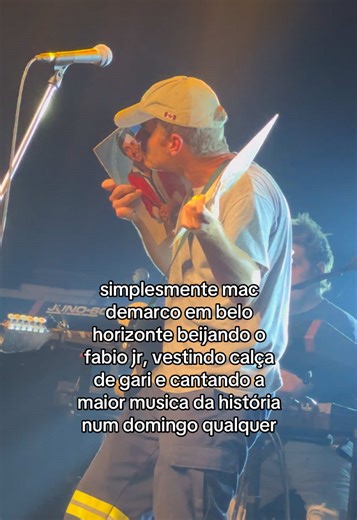 linda iniciativa da prefeitura de dar espaço pra artistas em situação de rua #foryou #macdemarco #saladdays #bh #show salad days - mac demarco ao vivo na autêntica em Belo Horizonte