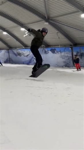 Skiers vs Snowboarders - Who win? 🏂 #snowboarding #fail #trending