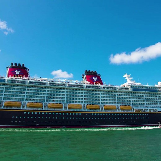 Extend your summer with a magical 3-or 4-night Disney cruise this fall and savor delicious dining for the entire family. | Disney Cruise Line