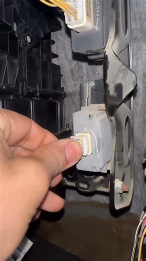 Key Remote Control Module Connector Fix #shortsfeed #automobile #handpumpautomationmotorfixing