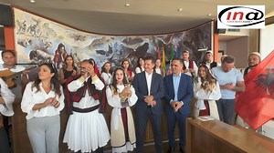 Potpuri tetovare nga Jetmir Rexhepi dhe orkestra e SHKA Xheladin Zeqiri kënduar tek arbëreshët në Piana degli Albanesi | INA- Iliria News Agency