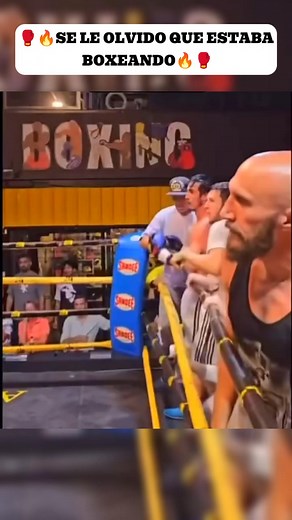 Este luchador se le olvido que estaba boxeando #boxeo #box #boxx | Soy Mundo del