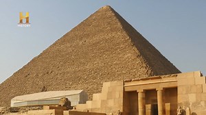 640K views · 21K reactions | En la meseta de Giza se encuentra la más vieja de las siete maravillas del mundo La Gran Pirámide. Su construcción es un misterio al igual que lo que hay en su interior.  En marzo se abre un portal. Acompáñanos en este viaje lleno de Misterio, solo por History: Alienígenas Ancestrales Lunes 10:40 PM, MÉX - ARG Jueves 9:50 PM COL #AlienígenasAncestrales #MesDelMisterio | HISTORY | Facebook