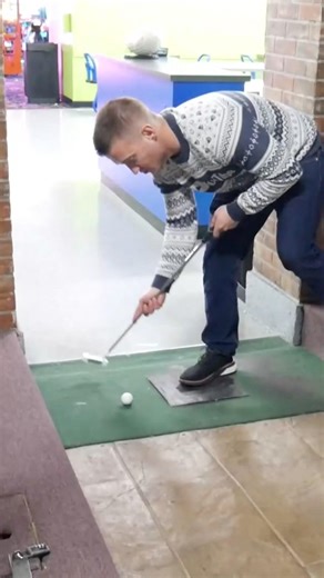 Coolest Shots You’ll Ever Watch 🤯 #minigolfing #golf #minigolf #holeinone #shorts