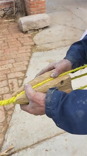 Technique for making rope using the traditional method!
