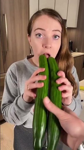 New Viral Video Girl With Two Cucumber 🔥🔥🥒🥒🥒🥒🥒