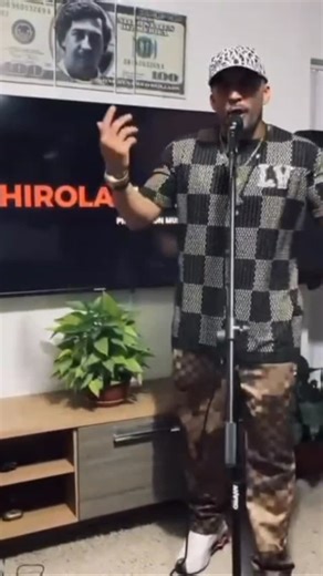 Matatan Ruan 🇺🇾🇦🇷🇧🇷 on Instagram: "Esto es cumbia del barrio pal barrio esto es cumbia del barrio pal mundo cumbia malandra cumbia vieja escuela con mi hermanito Chirola piano . 🧸💵💰"