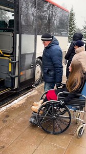 Bus Driver Helps Woman in Wheelchair | Handy Panda