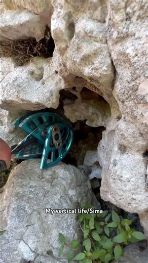 How friction keeps Cam from ripping?