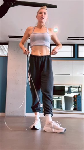 Amanda Kloots | Got 6 minutes? Of course you do 💪✨ This quick core + cardio circuit workout is designed to boost your heart rate, fire up your abs, and... | Instagram