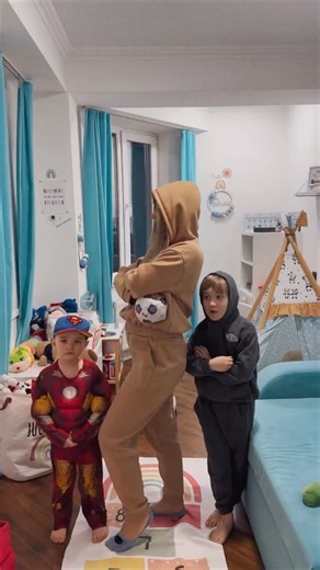 Lena Hohlan | Sincer… mereu am fost o fire mai băiețoasă 🤭🤣 Probabil de-asta Dumnezeu mi-a dat băieți 😁 | Instagram