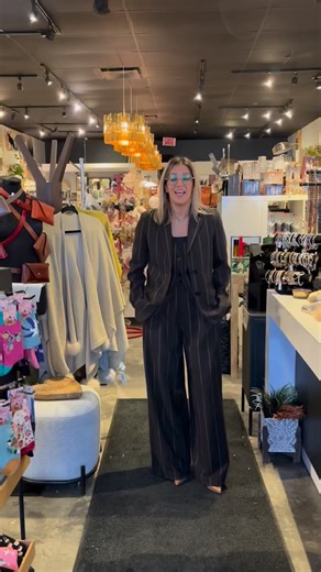 Un mini arrivage de tuques et de foulards Furlux…Juste à temps pour la ❄️ #idéescadeaux #cadeaux #gifts #giftsideas #cadeauxdenoël #noël #christmastime #québeccity #achatlocal | Boutique Laurence Alexandre