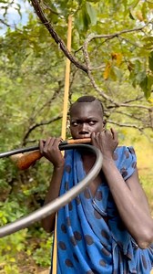 The Suri tribesmen practice the “Donga,” or stick combat, at the end of each harvest. It combines combat with ritual and sport in an effort to accustom young men to battle, which, according to the leaders, will be useful if they come into conflict with other tribes. Twenty to thirty combatants on each side engage in one-on-one combat between various Suri communities. Although the battles can be furious, there are also established regulations that are upheld by a referee. The winner will be adore