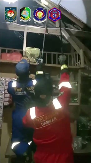 Evakuasi ular python di Dusun Kaliboyo, Desa Keradenan, Kecamatan Purwoharjo, Kabupaten Banyuwangi