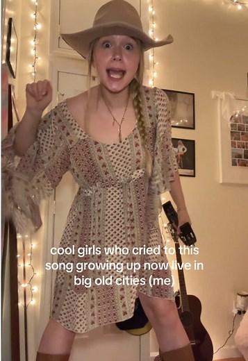 And all you’re ever gonna be is mean btw 💋🗽 Tay knows she ate with this one #taylorswift #swifttok #mean #dance #speaknow