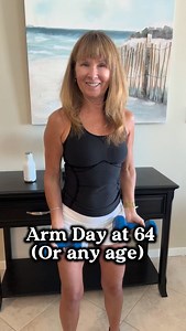 Here is a simple arm workout - perfect at any age 💛 All you need is a set of dumbbells to get started right at home🏡 Every time you show up - even for a short routine - you’re getting stronger and creating momentum💪🏻 Here’s your workout for today ⤵️ 1. Bicep curl 2. Cross body curl 3. Zottman curl 4. Tate press 5. Tricep overhead ext 6. Tricep kickbacks 🎯Aim for 10-12 reps and 1-3 sets ☝️I am using 7lb dumbbells in this video, but always use a weight that feels right for you. If you are new