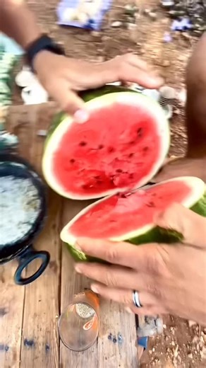 SOu Fiane on Instagram‎: "سافر لأن المال سيعود لكن الوقت لن يعود❤️‍🩹 - - - - - #minets #respect #agadir #famila"‎