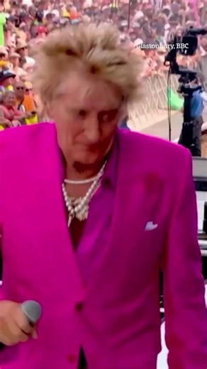 Rod Stewart delivers star-studded set at Glastonbury | The Sun TV