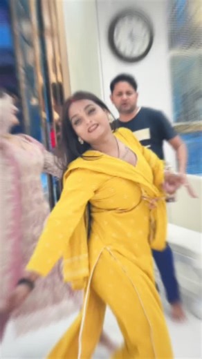 Lakshita Lakshita on Instagram: "Phocho jara phocho ❤️🧿😘 #diwaali_celebration😍🔥🎆🎇✨♥️ #kinnarakhadamahamandaleshwar ❤️🧿😘🙏🏻 #kinnarsamajh🙏🏻🧿 #instagram #viralvideos #viral #trendingreels #explorepage #support #kinnar #instagram"