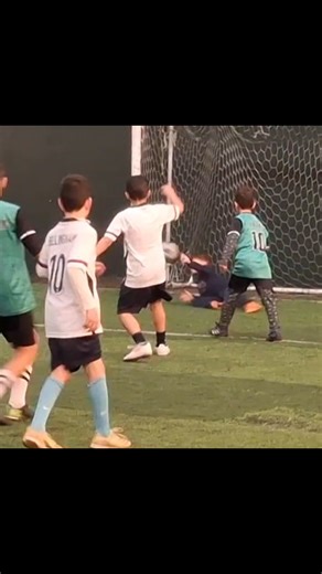 ‎أبطال الملاعب حلبا عكار‎ on Instagram‎: "أبرز تصديات الكابتن عمير مصعب الصوفي في مواجهة فريق BOB وادي خالد في دوري الشمال فئة 2016. بفضل الله عز وجل انتهت المباراة بنتيجة 8-2 للأبطال. لمتاببعت ملخص المباراة: https://youtu.be/DtM985Eia4g?si=lX9wmVrh9FWu5T #الحمدلله #أبطال_الملاعب_حلبا_عكار"‎