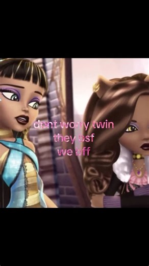 @voctyx on Instagram: "1992年发行的西班牙塞维利亚二人组Los del Río的歌曲🎶，最初在西班牙获得了人气🇪🇸， 随后传播到拉丁美洲和美国🌎，成为全球范围的超级热门曲目🔥。 这首歌爆发式流行的契机正是1996年亚特兰大奥运会🏅。 当时美国女子国家体操队的表演🤸‍♀️通过全球直播📺，与《Macarena》欢快的节奏💃完美融合，使这首歌的人气迅速飙升📈。 结果，在1996年，《公告牌》Hot 100榜单上连续14周夺得第一名🏆，创造了历史纪录📝，并在年末榜单上位列第一✨，同时在《公告牌》有史以来榜单上也升至第8名🥳，创造了巨大纪录。 尤其值得一提的是，这首非英语外语歌曲🌐在美国市场取得如此成功的案例，即便现在也屈指可数👏。 另一大成功因素是其令人上瘾的舞蹈🕺。简单但突出腰部动作的舞步，当时受到了男女老少👨‍👩‍👧‍👦的广泛欢迎，让全世界的人都想尝试模仿🤩。 《Macarena》成为90年代代表性的全球文化现象🌟，也是跨越世代的回忆金曲💖。 ▶ 大家是否还记得，在派对🎉上大家一起手舞足蹈、配合腰部动作跳《Macar