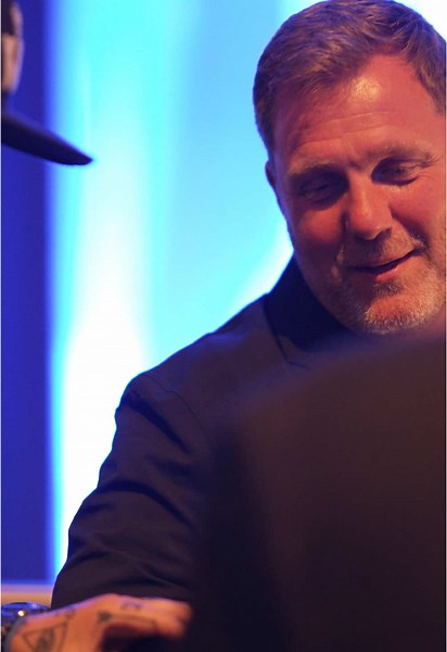 What’s your dream? I’m living mine! I’ve spent years building mine — performing at events where moments like this happen. Huge thanks to @simonsquibb for the energy, the belief, and the reaction 🙌 Real reactions. Real results. Corporate entertainment www.magicianbrighton.com #SimonSquibb #CorporateMagician #EventEntertainment #MagicianBrighton #MagicMoment #EntrepreneurEvents #HighEndEntertainment #ModernMagician #CloseUpMagic #StreetStyleMagic #SleightOfHand #BrightonEvents #EventPlannerUK #Mi