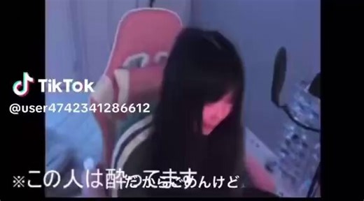 ゼパちゃん、4月1日のエイプリルフール配信で衝撃の告白… 酔った勢いで配信していたせいか、視聴者の多くは「ただの冗談だ」と笑い飛ばしていたけど、あれは彼女の本気のSOSだったのかもしれない。 画面越しに涙を堪えながら、・本当に死にたい・災難が多すぎて、もう耐えられない・首を吊る準備はできてる …と、ファンへの「ありがとう」と「好きだよ」を繰り返しながら、本当の絶望を吐露していた。 これが最後の叫びだったとしたら…