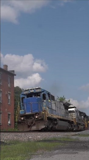 BERX 7528 Leading B101! New Cast P5 Action! #railroad #train #massachusetts