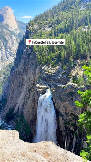 Illilouette Fall is one of Yosemite’s lesser-known gems – a stunning waterfall that plunges about 370 feet (113 m) into a rugged granite gorge. It’s fed by Illilouette Creek, a major tributary of the Merced River. Unlike Yosemite, Vernal, or Bridalveil Falls, this one stays more hidden from view. You won’t see it from the Valley floor, but you can catch some of the best close-up views from the Mist Trail on the way to Vernal and Nevada Falls, or from the Panorama Trail between Glacier Point and 