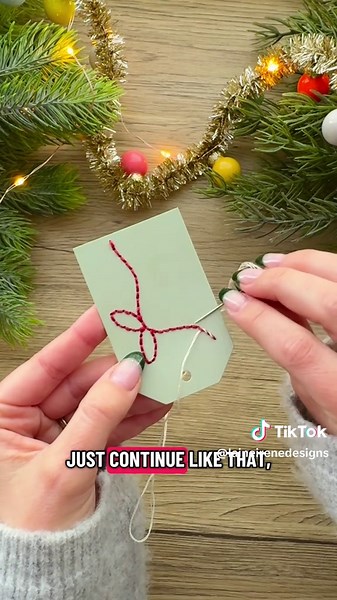 Here’s a little tutorial for these sweet hand embroidered gift tags! If you’d like the full tutorial, just head to my profile bio and there’s a direct link to my YouTube channel (which will also have a link to the free pdf download of this bow template and the gift tags I used here) Save this for later ✨