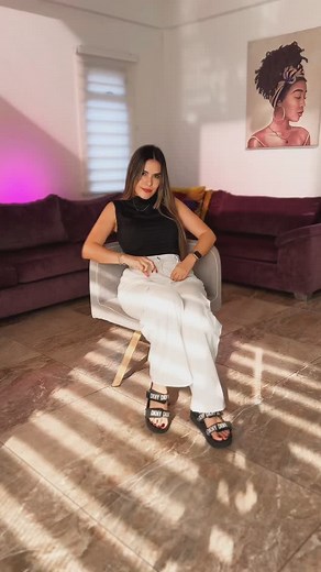 3.6K reactions · 10 comments | ¿Sabías que una simple silla puede transformar tus fotos? Descubre poses creativas y llenas de actitud para darle un giro único a tus sesiones. ¡Dale play y deja que tu estilo hable por ti! Sígueme en @tatitips.marquez y @tacticamarquez #PosesConEstilo #FotografíaCreativa #TipsDeFotografía #poses | Tatiana Marquez Fotografia | Facebook