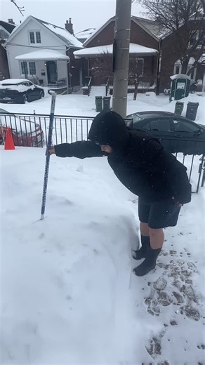 Winnie Yu-Ju Liao 廖又儒 on Instagram: "台北的朋友，給你看多倫多暴風雪的部分。 Just a typical snow storm day in Toronto. Measured the snow to make sure the weather forecast is accurate. Neighbor in the back stuck in the snow. After this video I helped them push their car and salted everything including the sidewalks and all. And that’s how you Canadian. I’m now not just a professional Asian. I’m also a professional Canadian."