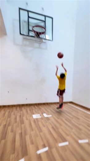 Eldrich Nate on Instagram: "⚡ SPRINT → ZIGZAG → SWING → LAYUP ⚡ Full sprint to start. Sharp zigzags through the cones. Straight into a pull-up bar swing to test grip and control… Then explode right into a smooth layup finish. 💨🔥 This circuit builds top-speed acceleration, direction-change control, and upper-body coordination — all in one nonstop flow. If you can land the layup right after the swing… you’re built different. 😤 Would YOU finish this clean on the first try? 👀 #agilitytraining #b