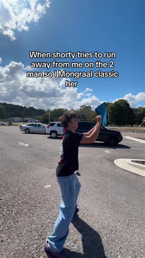 Mastering the Mongraal Classic in Fortnite Gameplay