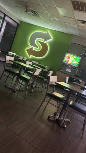 Wendys I won’t mess up Ts opportunity my skills and talents are up there with LeBron James @julianvaldelr🎸 @✝️Danny✝️ #wendys #fastfood #university