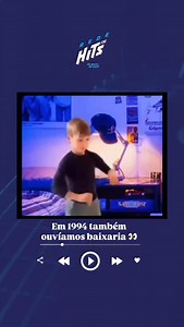 Em 1994, o rádio já entregava polêmicas e muita ousadia com “Short Dick Man” do 20 Fingers feat. Gillette. 🔥 Com batida dançante e letra sem filtro, a música virou hit nas pistas e dor de cabeça para pais mais conservadores. 😂 Era o auge do eurodance e a faixa explodiu em vários países, inclusive no Brasil — onde, claro, tocava censurada nas rádios. O refrão pegajoso dividia opiniões: libertador pra uns, provocativo demais pra outros. 🤐 Mas a verdade é que ninguém esquecia depois de ouvir. E 