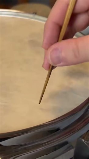 スネアドラムをこすって鳴らす奏法の練習中 #drums #スネアドラム #snaredrums #特殊奏法